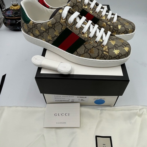 Men's Gucci, ace GG Supreme sneakers with bee detailing size 9.5 made in Italy - Picture 10 of 11